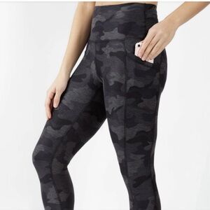 Yogolicious Leggings Womens Black Camouflage Pull on Stretch Activewear